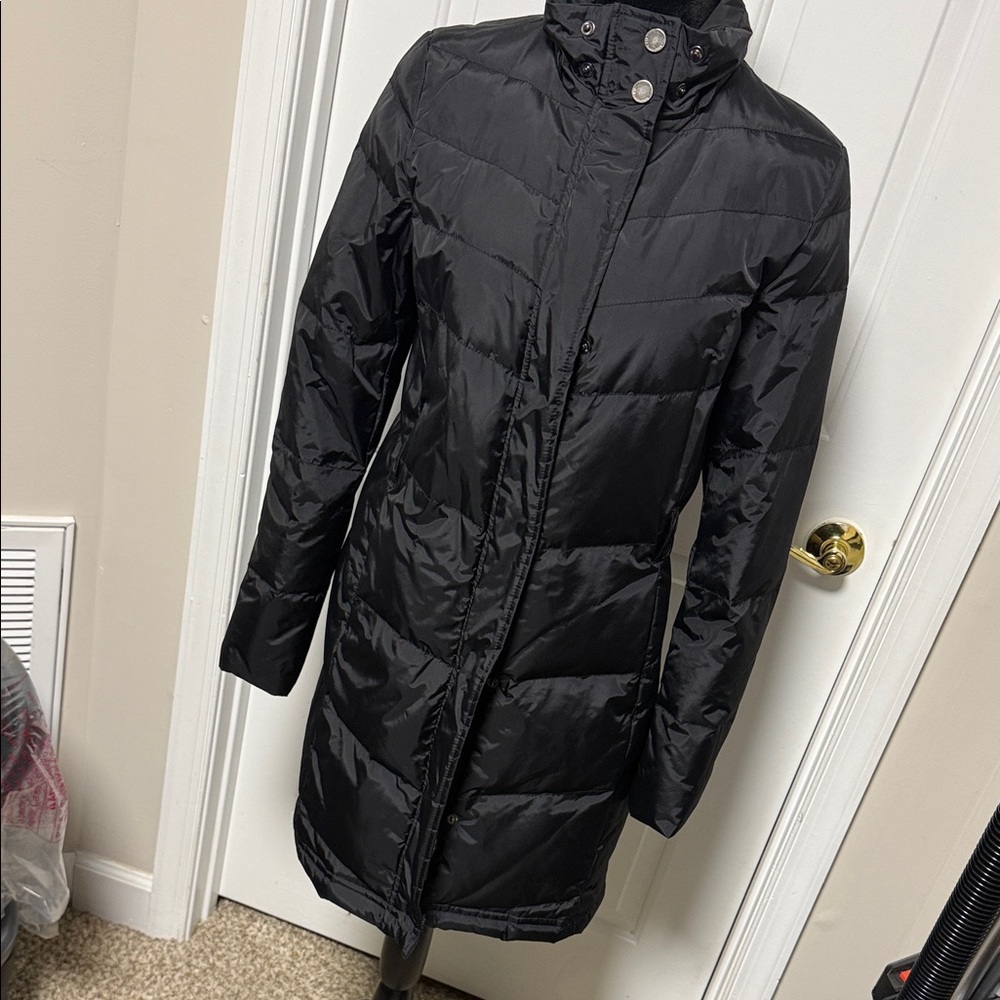 Jennifer Lopez Elegant Black Puffer Jacket